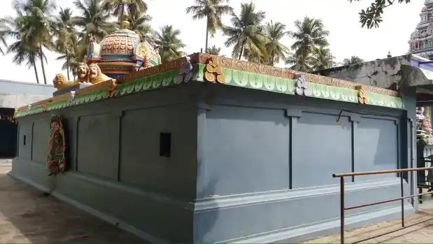 Arulmigu Mannarsamy Pachiazhiamman Temple, Ezhumedu,Panruti Taluk, Cuddalore Dt - 607104 அருள்மிகு மன்னார்சாமி பச்சைவாழியம்மன் திருக்கோயில், எழுமேடு - 607104, Cuddalore - Ancient Temple Architecture and History Image 2