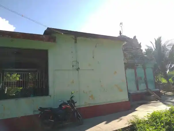 Arulmigu Mannarsamy Temple, Moongil Thottam - 609305 அருள்மிகு மன்னார்சாமி திருக்கோயில், Moongil Thottam - 609305, Mayiladuthurai - Ancient Temple Architecture and History Image 9