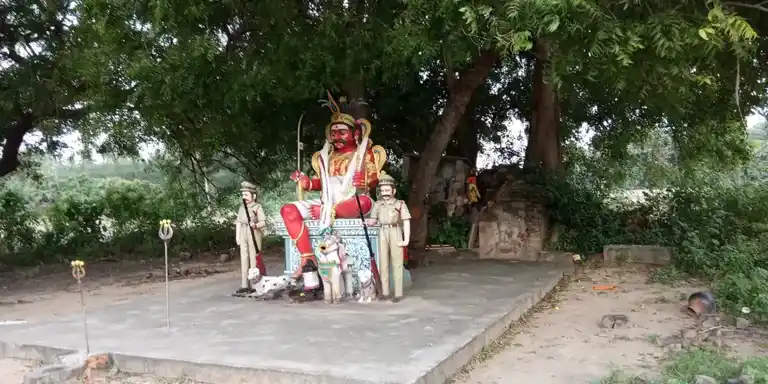 Arulmigu Mannarswamy Temple, Avvaiyaarkuppam - 604306 அருள்மிகு மன்னார்சுவாமி பச்சைவாழியம்மன் திருக்கோயில், Avvaiyaarkuppam - 604306, Viluppuram - Ancient Temple Architecture and History Image 3