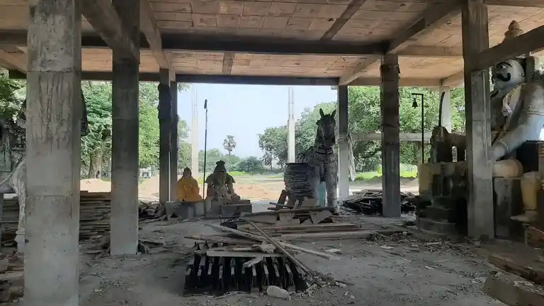 Arulmigu Mannarswamy Temple, Yerisanaam Palayam - 605103 அருள்மிகு மன்னார்சாமி திருக்கோயில், Yerisanaam Palayam - 605103, Viluppuram - Ancient Temple Architecture and History Image 6