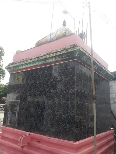 Arulmigu Manthaiamman Temple, Thummkundu - 625529 அருள்மிகு மந்தையம்மன் திருக்கோயில், Thummkundu - 625529, Madurai - Ancient Temple Architecture and History Image 2