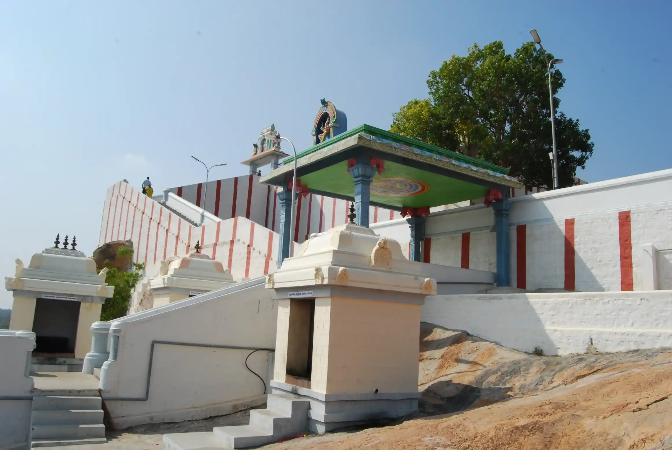 Arulmigu Manthiragiri Velauythaswami Temple, Senjerimalai, Senjerimalai - 641669 அருள்மிகு மந்திரகிரி வேலாயுதசாமி திருக்கோயில், Senjerimalai, Senjerimalai - 641669, Coimbatore - Ancient Temple Architecture and History Image 2