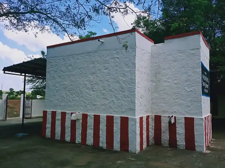 Arulmigu Manur Karuppasamy Temple, Sevalur, Sevalur - 626130 அருள்மிகு மானூர் கருப்பசாமி திருக்கோயில், செவலுர், செவலுர் - 626130, Virudhunagar - Ancient Temple Architecture and History Image 2