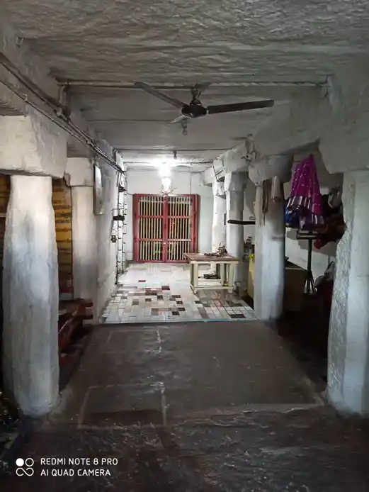 Arulmigu Maragathavalli Sameda Pusparadeeswarar Temple, Near Dam, Poondi - 601203 அருள்மிகு மரகதவள்ளி சமேத புஷ்பரதீஸ்வரர் திருக்கோயில், அணைக்கு அருகில், பூண்டி - 601203, Tiruvallur - Ancient Temple Architecture and History Image 2