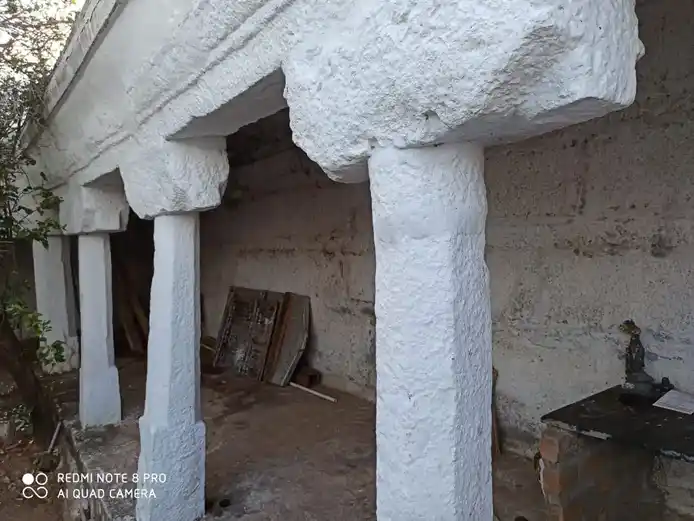 Arulmigu Maragathavalli Sameda Pusparadeeswarar Temple, Near Dam, Poondi - 601203 அருள்மிகு மரகதவள்ளி சமேத புஷ்பரதீஸ்வரர் திருக்கோயில், அணைக்கு அருகில், பூண்டி - 601203, Tiruvallur - Ancient Temple Architecture and History Image 7