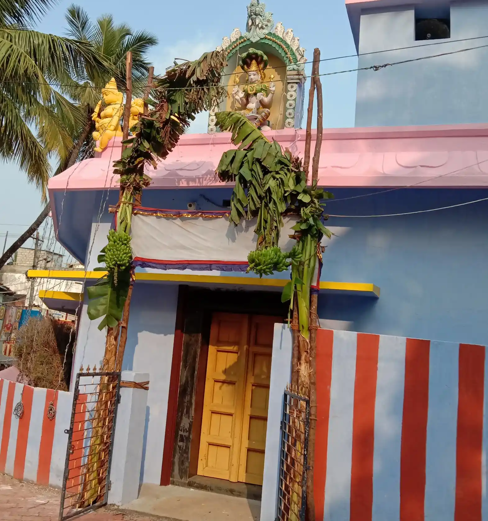 Arulmigu Mari Mutharamman Temple, Krishnankovil, Vadasery - 629601 அருள்மிகு மாரிமுத்தாரம்மன் திருக்கோயில், Krishnankovil, Vadasery - 629601, Kanyakumari - Ancient Temple Architecture and History Image 4