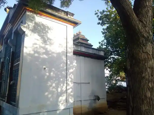 Arulmigu Mariamman and Muppidathi Amman Temple, Melaveeragavapuram, Melaveeragavapuram - 627001 அருள்மிகு மாரியம்மன் மற்றும் முப்பிடாதியம்மன் கோயில், மேலவீரராகவபுரம், மேலவீரராகவபுரம் - 627001, Tirunelveli - Ancient Temple Architecture and History Image 3