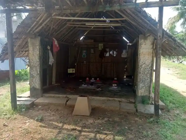 Arulmigu Mariamman Maduraiveeran Temple, Pudupatty - 637407 அருள்மிகு மாரியம்மன், மதுரைவீரன் திருக்கோயில், Pudupatty - 637407, Namakkal - Ancient Temple Architecture and History Image 2