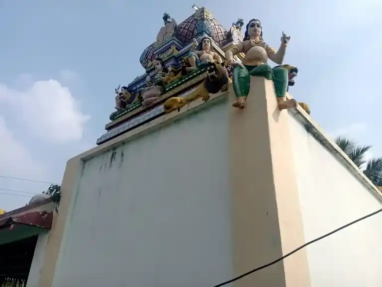 Arulmigu Mariamman Maduraiveeran Temple, Singalandapuram - 637412 அருள்மிகு மாரியம்மன், மதுரைவீரன் திருக்கோயில், Singalandapuram - 637412, Namakkal - Ancient Temple Architecture and History Image 3