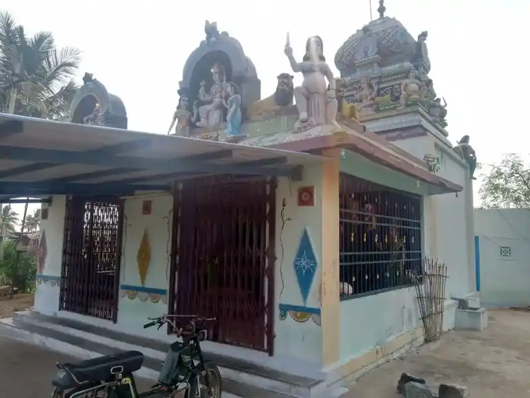 Arulmigu Mariamman Maduraiveeran Temple, Singalandapuram - 637412 அருள்மிகு மாரியம்மன், மதுரைவீரன் திருக்கோயில், Singalandapuram - 637412, Namakkal - Ancient Temple Architecture and History Image 4