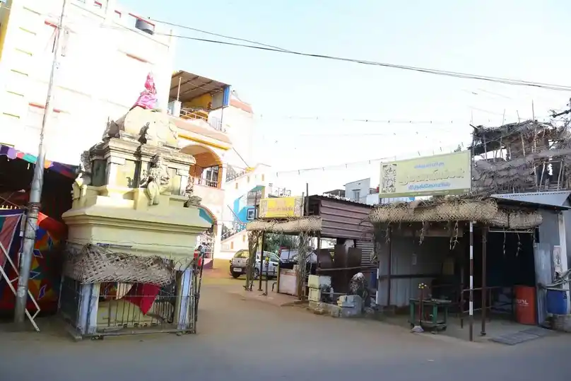 Arulmigu Mariamman , Makaliamman, Vandi Muniappan Temple, Ramanathapuram, Coimbatore - 641045 அருள்மிகு மாரியம்மன் மாகாளியம்மன் வண்டி முனியப்பன் திருக்கோயில், Ramanathapuram, கோவை - 641045, Coimbatore - Ancient Temple Architecture and History Image 3