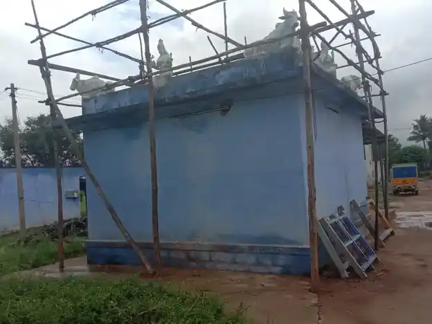 Arulmigu Mariamman Mathuraiveen Temple, Nerunjikadu, Kannoorpatty - 637014 அருள்மிகு மாரியம்மன் , மதுரைவீரன் திருக்கோயில், நெருஞ்சிக்காடு, Kannoorpatty - 637014, Namakkal - Ancient Temple Architecture and History Image 4