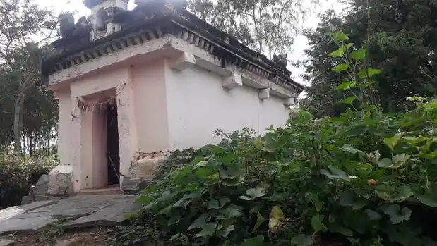 Arulmigu Mariamman Temple, Mallachandram, Thalli - 635118 அருள்மிகு மாரியம்மன் திருக்கோயில், Mallachandram, Thalli - 635118, Krishnagiri - Ancient Temple Architecture and History Image 3