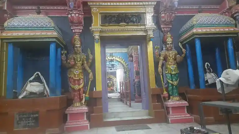 Arulmigu Mariamman Temple, Perunaazhi - 623115 அருள்மிகு. மாரியம்மன் திருக்கோயில், Perunaazhi - 623115, Ramanathapuram - Ancient Temple Architecture and History Image 2