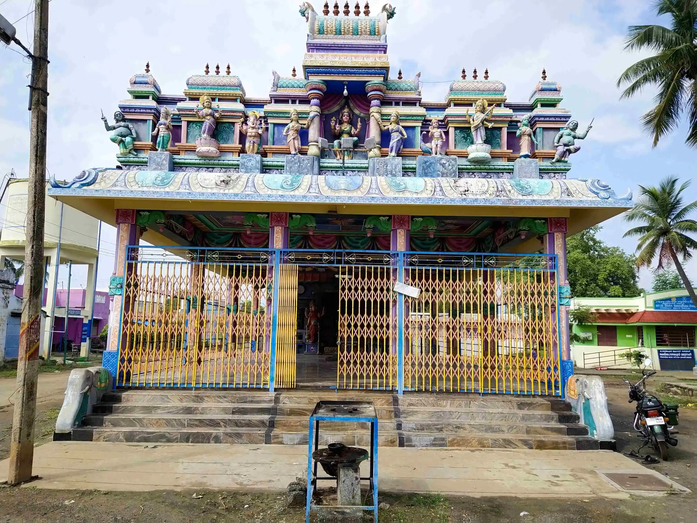 Arulmigu Mariamman Temple, Vengatajalapuram - 621011 Arulmigu Mariamman Temple, Vengatajalapuram - 621011, Thiruchirappalli - Ancient Temple Architecture and History Image 3