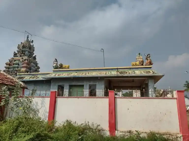 Arulmigu Mariyamman Drowpathiyamman Venkatramanaswamy Temple, Nachinampatti, Doddampatti. H - 636903 அருள்மிகு மாரியம்மன், திரௌபதியம்மன், வெங்கட்ரமண சுவாமி திருக்கோயில், Nachinampatti, Doddampatti. H - 636903, Dharmapuri - Ancient Temple Architecture and History Image 4