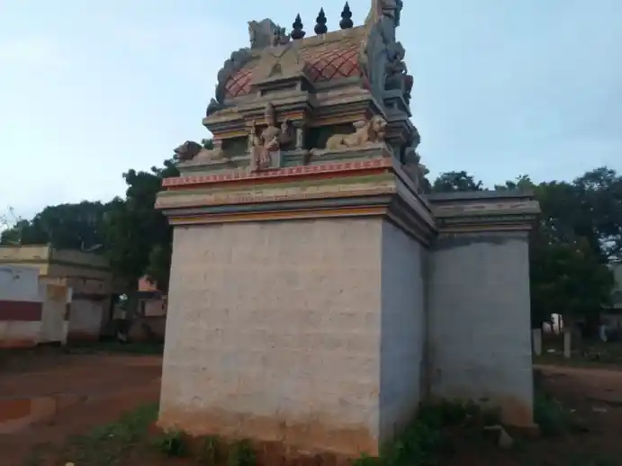 Arulmigu Mariyamman Kaliyamman Temple, Keelaveliyoor - 621313 அருள்மிகு மாரியம்மன், காளியம்மன் பிடாரியம்மன் திருக்கோயில், Keelaveliyoor - 621313, Karur - Ancient Temple Architecture and History Image 4