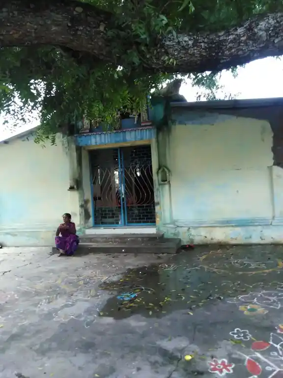 Arulmigu Mariyamman Mumoorthi Vinayagar Temple, Nallathadi - 609807 அருள்மிகு மாரியம்மன் மும்மூர்த்தி விநாயகர் திருக்கோயில், Nallathadi - 609807, Thanjavur - Ancient Temple Architecture and History Image 4
