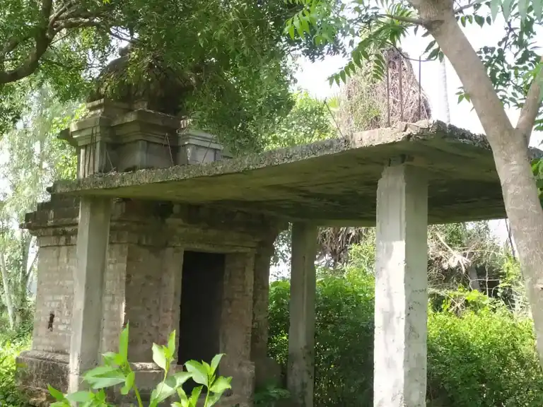 Arulmigu Mariyamman Pillayar Temple, Uthamathani - 612501 Arulmigu Mariyamman Pillayar Temple, Uthamathani - 612501, Thanjavur - Ancient Temple Architecture and History Image 3