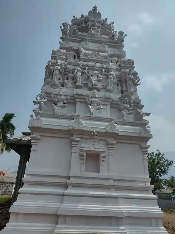 Arulmigu Mariyamman Temple, Alikoor, Harur - 636903 அருள்மிகு மாரியம்மன் திருக்கோயில், நரிப்பள்ளி, Harur - 636903, Dharmapuri - Ancient Temple Architecture and History Image 2