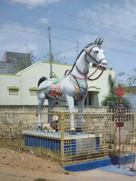 Arulmigu Mariyamman Temple, Aravakkuruchi - 639201 அருள்மிகு மாரியம்மன் திருக்கோயில், Aravakkuruchi - 639201, Karur - Ancient Temple Architecture and History Image 4