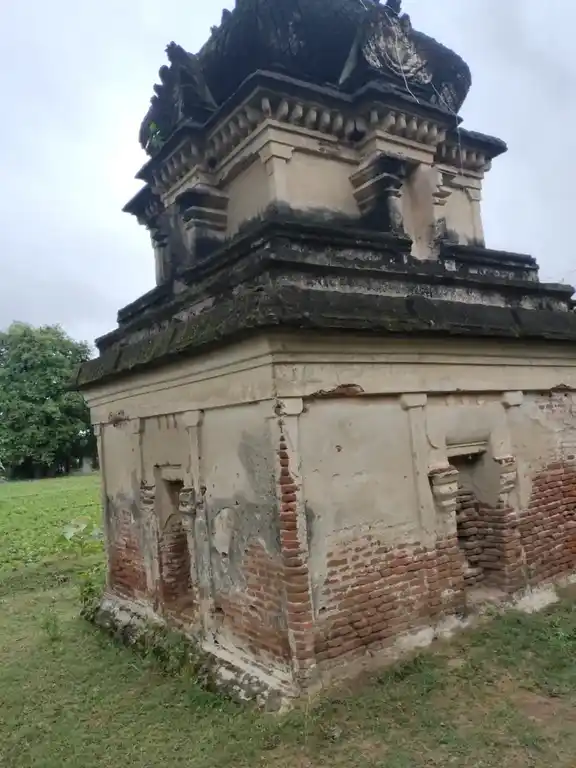 Arulmigu Mariyamman Temple, Azhaguperumalkuppam, Azhaguperumalkuppam - 605757 அருள்மிகு மாரியம்மன் திருக்கோயில், Azhaguperumalkuppam, Azhaguperumalkuppam - 605757, Viluppuram - Ancient Temple Architecture and History Image 4