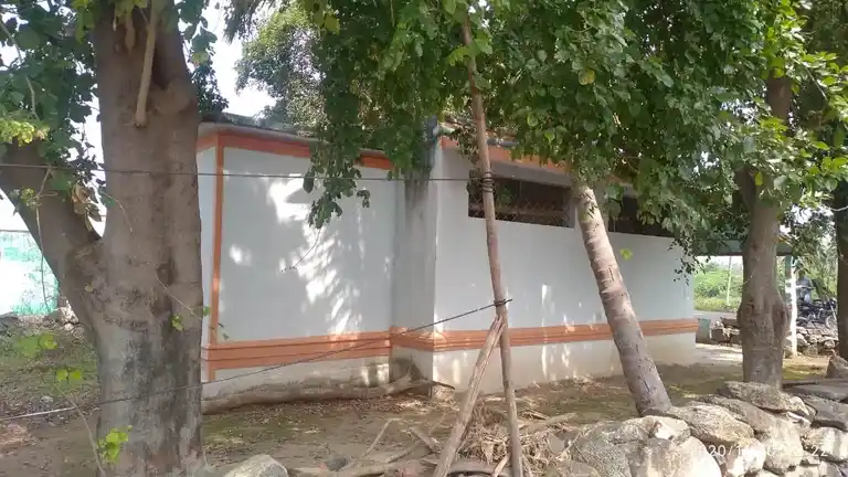 Arulmigu Mariyamman Temple, Elavadai - 635305 அருள்மிகு மாரியம்மன் திருக்கோயில், பொன்னேரி, பொன்னேரி - 635305, Dharmapuri - Ancient Temple Architecture and History Image 2