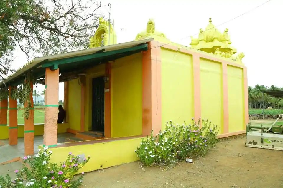 Arulmigu Mariyamman Temple, Erumiyampatti, Pappireddipatti - 636905 அருள்மிகு மாரியம்மன் திருக்கோயில், Erumiyampatti, Pappireddipatti - 636905, Dharmapuri - Ancient Temple Architecture and History Image 3