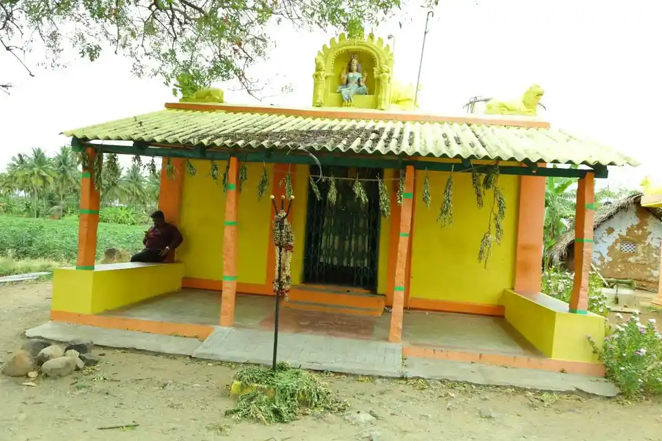 Arulmigu Mariyamman Temple, Erumiyampatti, Pappireddipatti - 636905 அருள்மிகு மாரியம்மன் திருக்கோயில், Erumiyampatti, Pappireddipatti - 636905, Dharmapuri - Ancient Temple Architecture and History Image 4