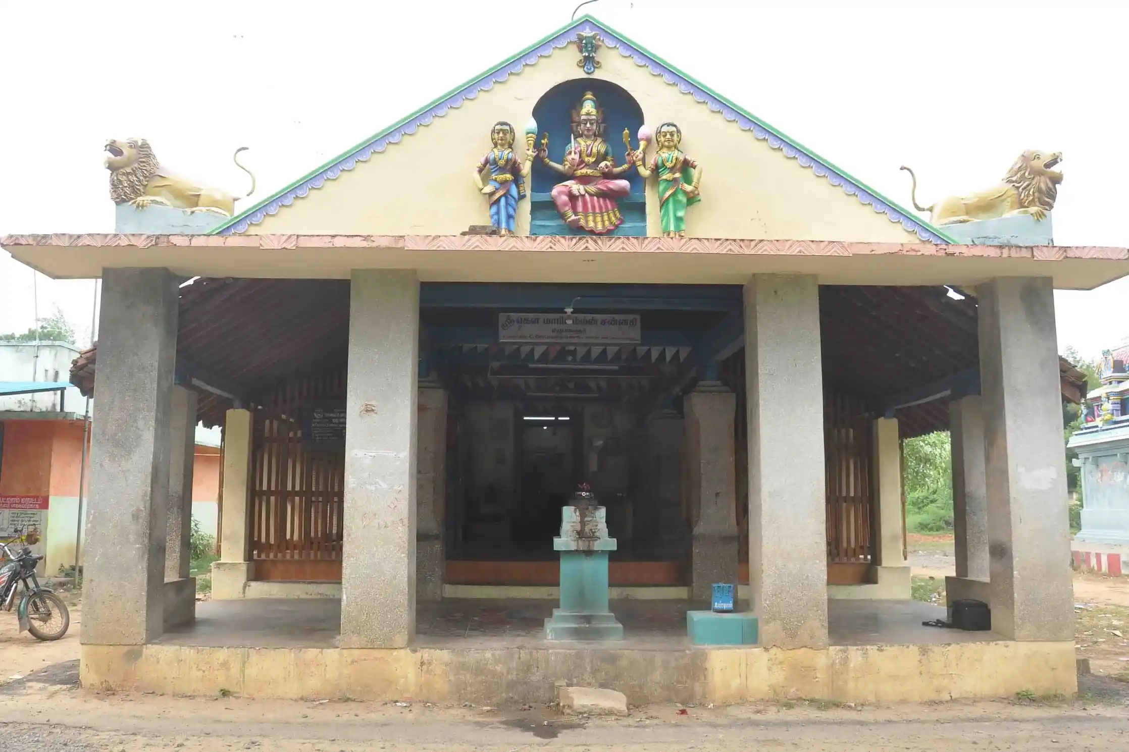 Arulmigu Mariyamman Temple, Ezhumagalur - 609805 அருள்மிகு மாரியம்மன் திருக்கோயில், Ezhumagalur - 609805, Mayiladuthurai - Ancient Temple Architecture and History Image 7