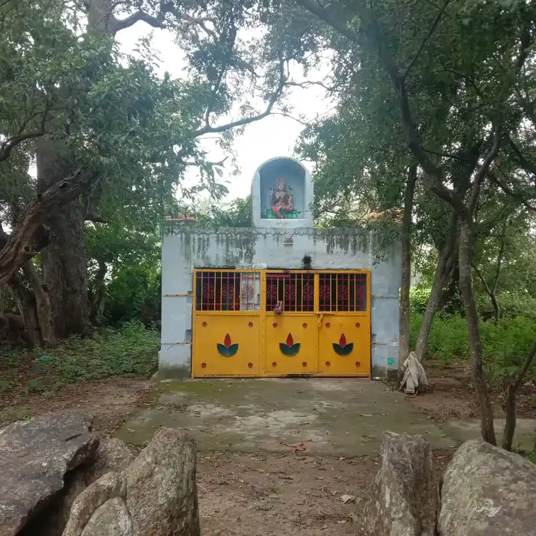 Arulmigu Mariyamman Temple, Mampatti - 636902 அருள்மிகு மாரியம்மன் திருக்கோயில், குரும்பட்டி, குரும்பட்டி - 636902, Dharmapuri - Ancient Temple Architecture and History Image 3
