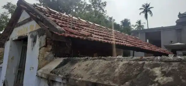 Arulmigu Mariyamman Temple, Nanjaipugalur, Nanjaipukalur - 639113 அருள்மிகு மாரியம்மன் திருக்கோயில், நஞ்சைபுகளூர், Nanjaipukalur - 639113, Karur - Ancient Temple Architecture and History Image 2