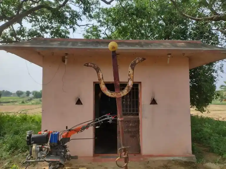 Arulmigu Mariyamman Temple, Near Panchayat Office, Harur - 636903 அருள்மிகு மாரியம்மன் திருக்கோயில், மந்திகுளாம்பட்டி, மந்திகுளாம்பட்டி - 636903, Dharmapuri - Ancient Temple Architecture and History Image 4