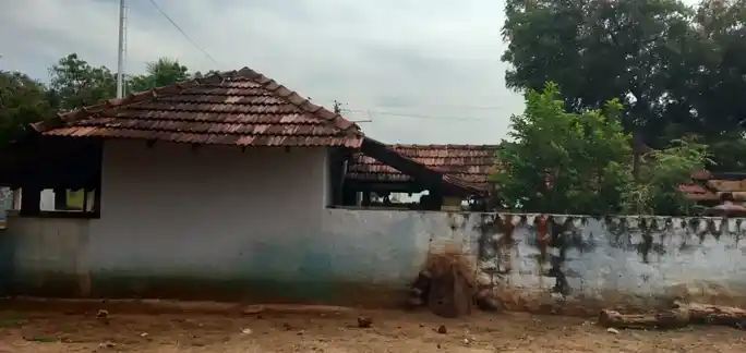 Arulmigu Mariyamman Temple, Sinniyampalayam - 639120 அருள்மிகு மாரியம்மன் திருக்கோயில், Sinniyampalayam - 639120, Karur - Ancient Temple Architecture and History Image 2