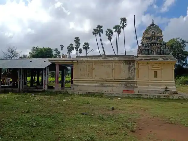 Arulmigu Mariyamman Vediyappan Temple, Kiraippatty, Kiraippatty - 636903 அருள்மிகு மாரியம்மன் வேடியப்பன் திருக்கோயில், கீரைப்பட்டி, கீரைப்பட்டி - 636903, Dharmapuri - Ancient Temple Architecture and History Image 2