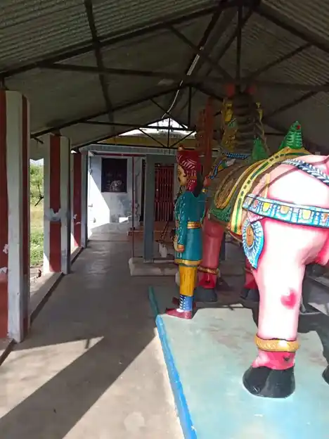 Arulmigu Mariyamman Vediyappan Temple, Kiraippatty, Kiraippatty - 636903 அருள்மிகு மாரியம்மன் வேடியப்பன் திருக்கோயில், கீரைப்பட்டி, கீரைப்பட்டி - 636903, Dharmapuri - Ancient Temple Architecture and History Image 3