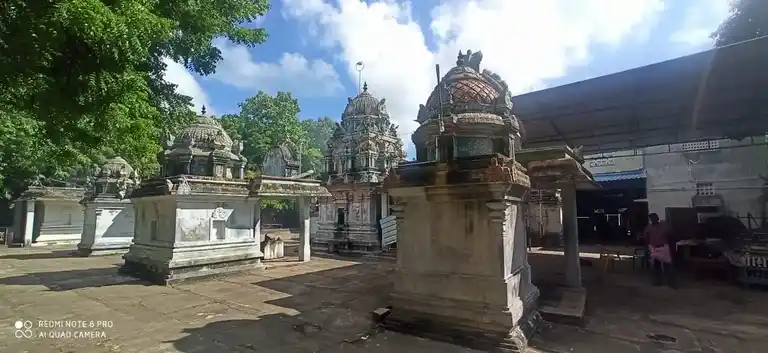 Arulmigu Markandeswar Temple, T. Manalmedu - 609111 அருள்மிகு மார்க்கண்டேஸ்வரர் சுவாமி திருக்கோயில், T. Manailmedu - 609111, Mayiladuthurai - Ancient Temple Architecture and History Image 4