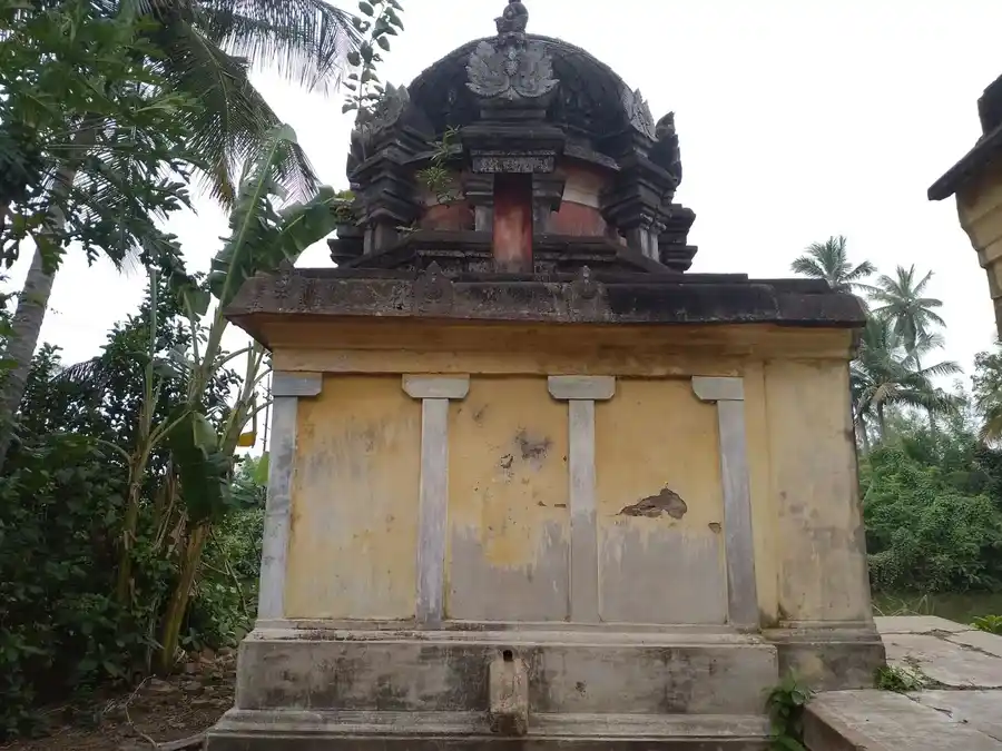 Arulmigu Marulapureeshwarar Temple, Atchuthamangalam - 610105 Arulmigu Marulapureeshwarar Temple, Atchuthamangalam - 610105, Thiruvarur - Ancient Temple Architecture and History Image 4
