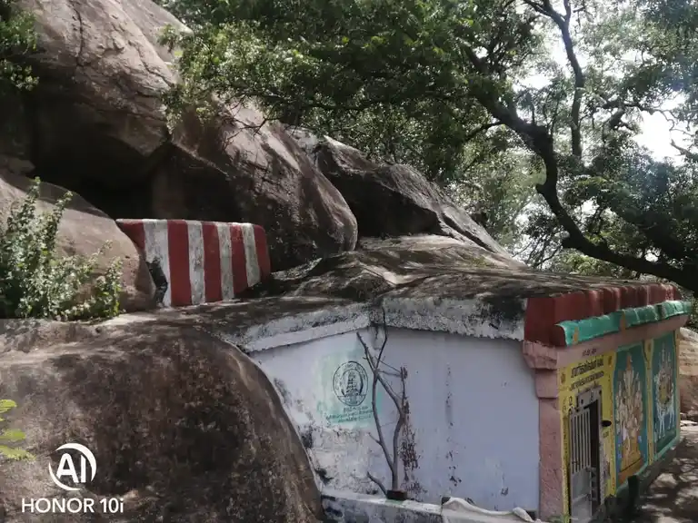 Arulmigu Marunthuvazhmalai Paramarthalingaswamy Temple, Potraiyadi - 629703 அருள்மிகு மருந்துவாழ்மலை பரமார்த்தலிங்கசுவாமி திருக்கோயில், Potraiyadi - 629703, Kanyakumari - Ancient Temple Architecture and History Image 3