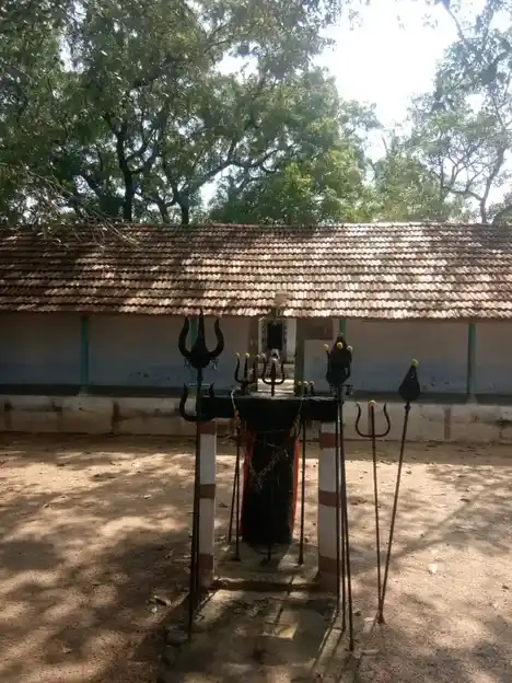 Arulmigu Marutha Kaliamman Temple, Eramanayakanpatti - 624613 அருள்மிகு மருத காளியம்மன் திருக்கோயில், Eramanayakanpatti - 624613, Dindigul - Ancient Temple Architecture and History Image 5