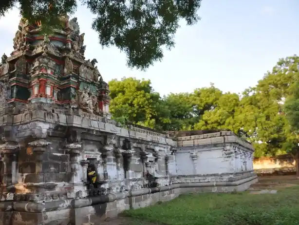 Arulmigu Maruthantheeswarar Temple, Pennakonam - 621108 அருள்மிகு மருந்தாதீஸ்வரர் மற்றும் வேணுகோபாலசுவாமி திருக்கோயில், Pennakonam - 621108, Perambalur - Ancient Temple Architecture and History Image 4