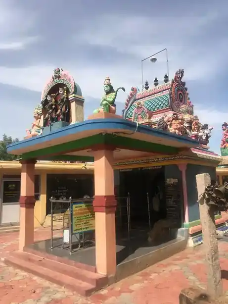 Arulmigu Maruthappa Iyyanar Temple, Melavaniyangudi - 630561 அருள்மிகு மருதப்பஅய்யனார் திருக்கோயில், மேலவாணியங்குடி, Melavaniyangudi - 630561, Sivagangai - Ancient Temple Architecture and History Image 2