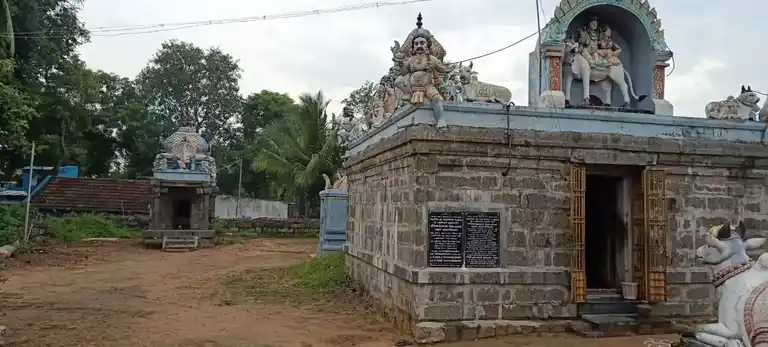 Arulmigu Marutheeswarar Temple, Navamaalmaruthur - 605102 அருள்மிகு மருந்தீஸ்வரர் திருக்கோயில், Navamaalmaruthur - 605102, Viluppuram - Ancient Temple Architecture and History Image 4