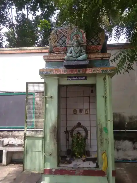 Arulmigu Mathanavenugobala Perumal Temple, Ilayangudi - 630702 அருள்மிகு மதனவேணுகோபாலபெருமாள் திருக்கோயில், Ilayangudi - 630702, Sivagangai - Ancient Temple Architecture and History Image 4