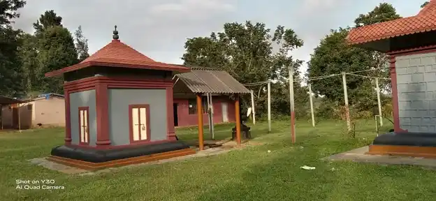 Arulmigu Matheshwarar Temple, Manvayal, Gudalur - 643212 அருள்மிகு மாதேஸ்வரர் திருக்கோயில், Manvayal, Gudalur - 643212, Nilgiris - Ancient Temple Architecture and History Image 4