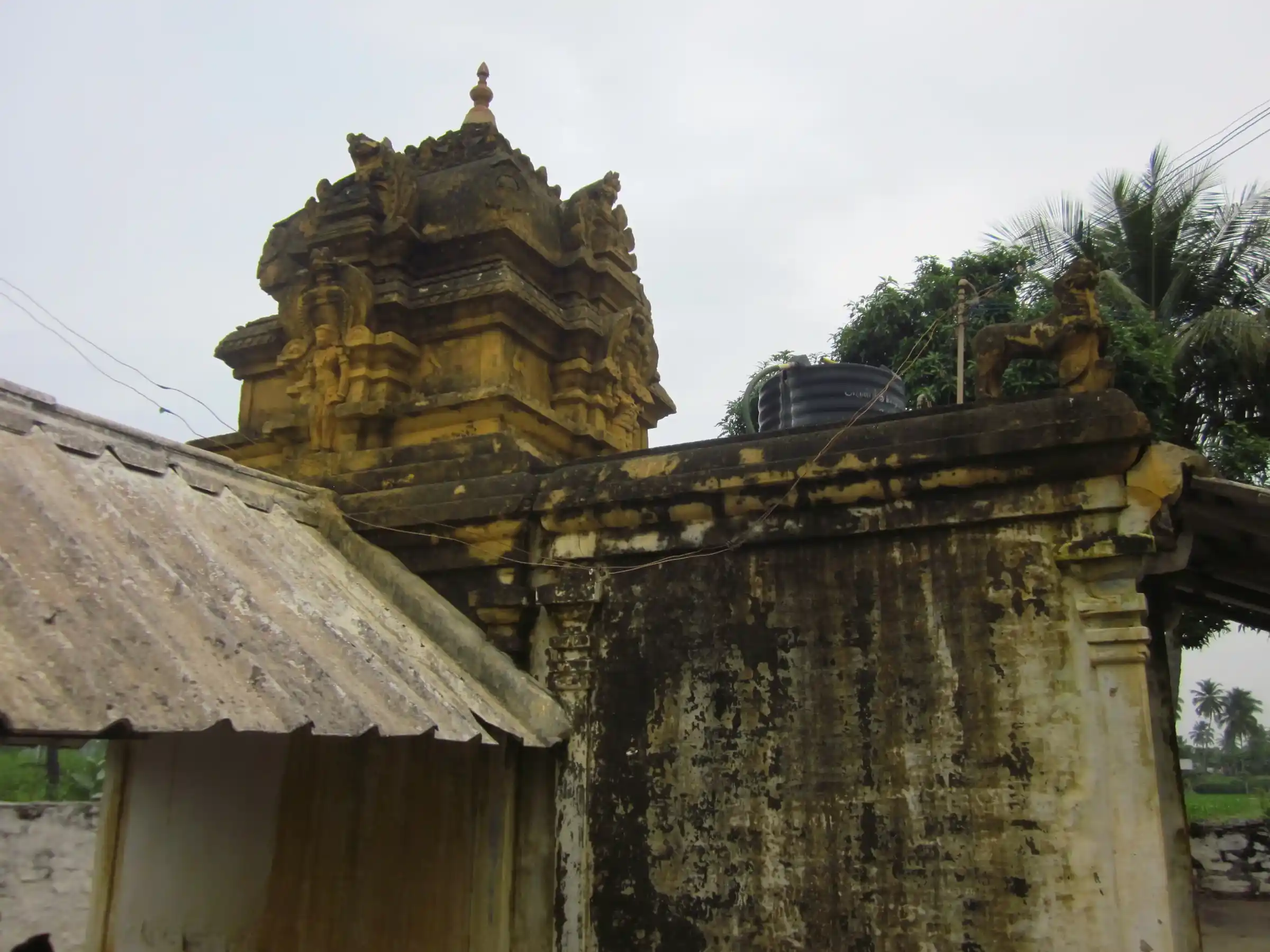 Arulmigu Matheshwarar Varatharajaperumal Temple, Kurichi, Bhavani - 638314 அருள்மிகு மாதேஸ்வரர் வரதராஜப்பெருமாள் திருக்கோயில், Bhavani - 638314, Erode - Ancient Temple Architecture and History Image 4