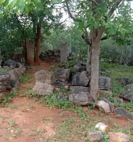 Arulmigu Mattakaradu Perumal And Varatharajaperumal Temple, Puliyampatty - 624706 அருள்மிகு மட்டக்கரடு பெருமாள் மற்றும் வரதராஜப்பெருமாள் கோயில், Puliyampatty - 624706, Dindigul - Ancient Temple Architecture and History Image 2