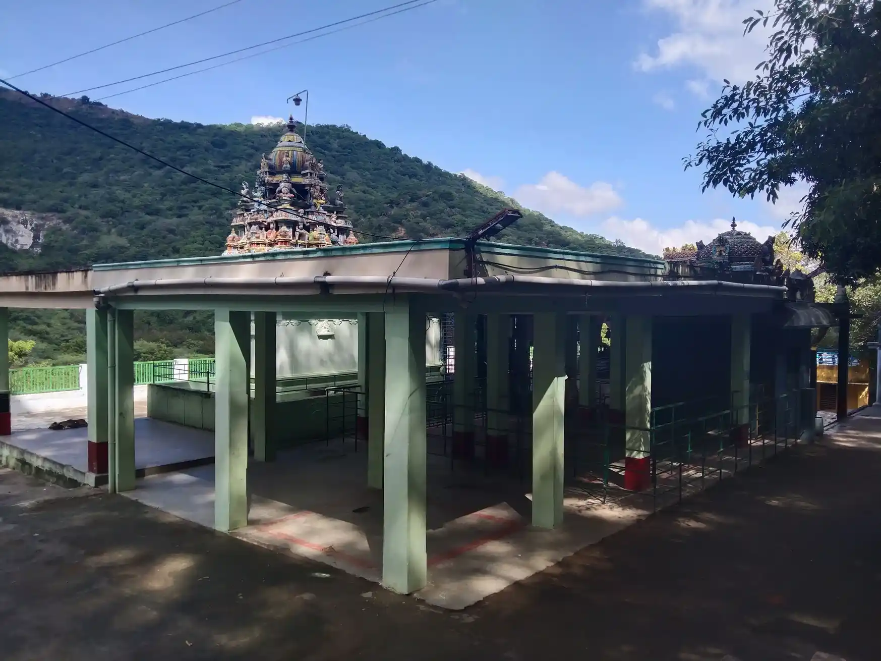 Arulmigu Mavootru Velappar Temple, Kadamalaikundu - 625512 Temple