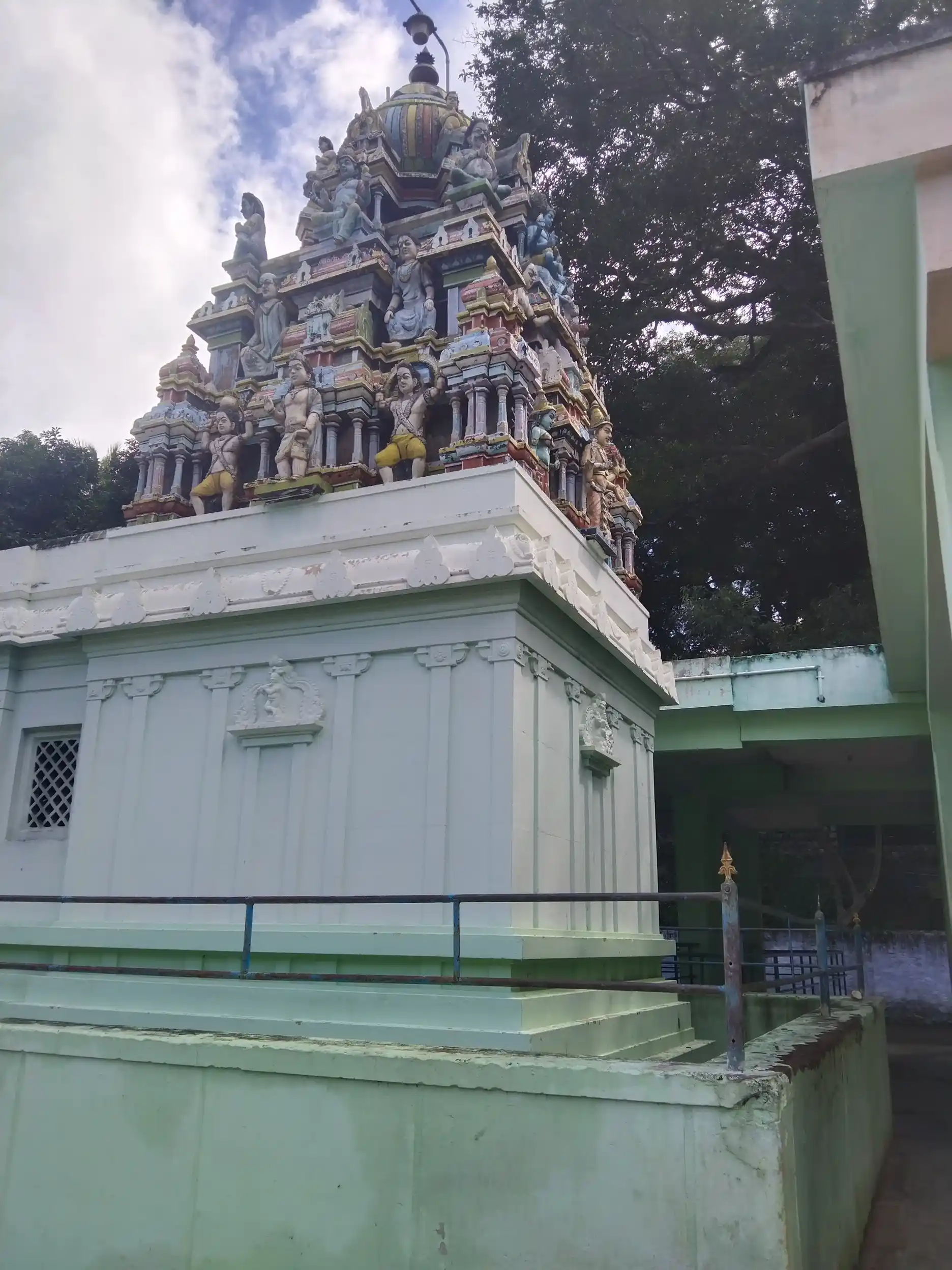Arulmigu Mavootru Velappar Temple, Kadamalaikundu - 625512 அருள்மிகு மாவூற்று வேலப்பர் திருக்கோயில் கடமலைக்குண்டு கிராமம், ஆண்டிபட்டி - 625512, Theni - Ancient Temple Architecture and History Image 4