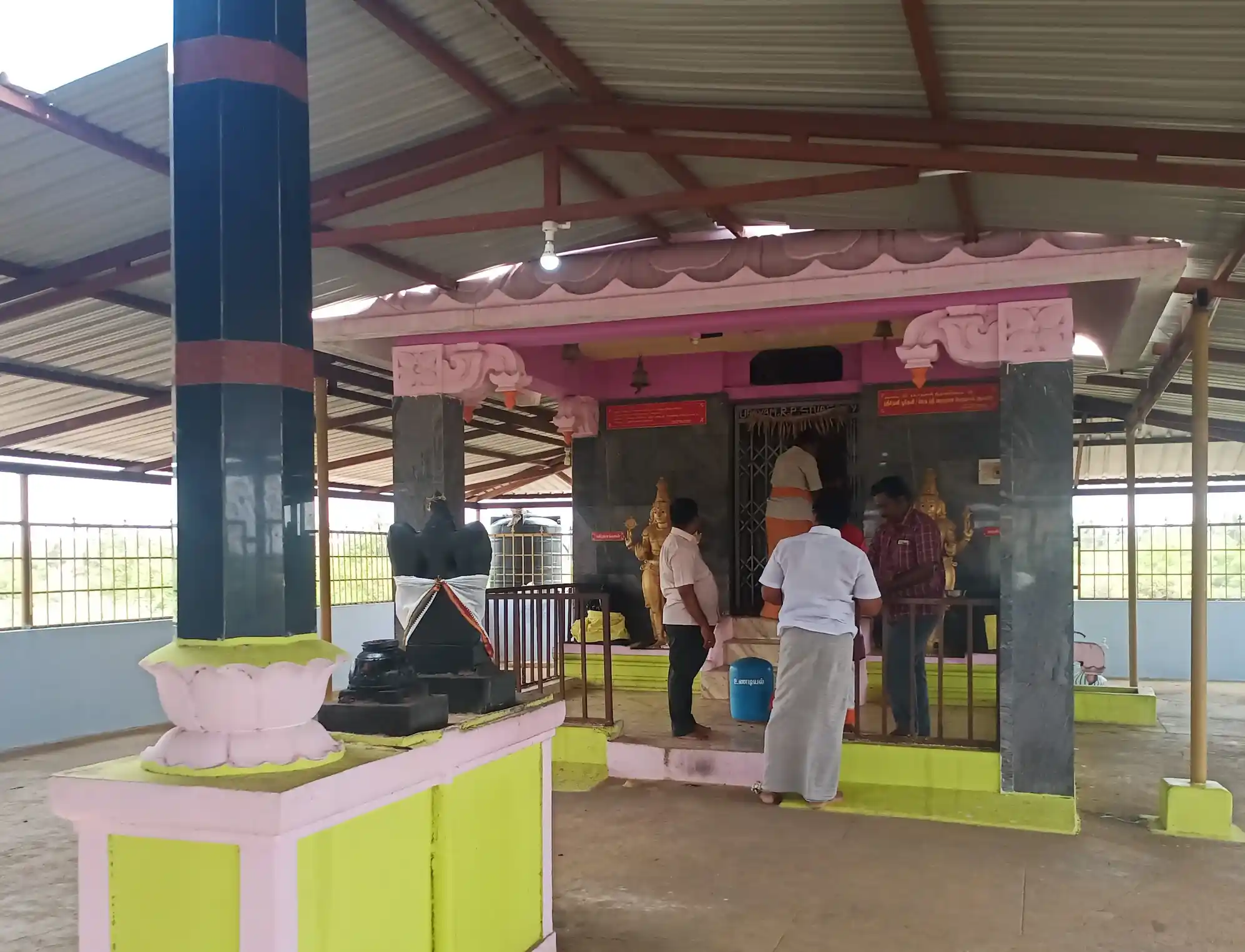 Arulmigu Mayavan alias Varadharaja Perumal Temple, Perumal Kovilvalasu - 624616 அருள்மிகு மாயவன் என்ற வரதராஜப் பெருமாள் திருக்கோயில், பெருமாள் கோவில்வலசு - 624616, Dindigul - Ancient Temple Architecture and History Image 2